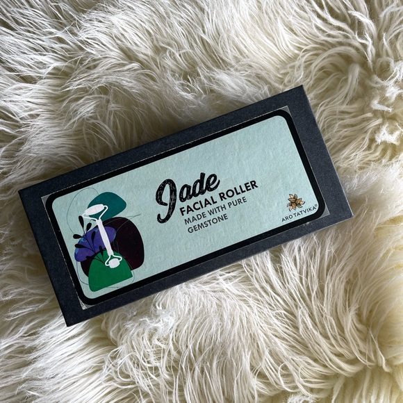 JADE FACIAL ROLLER FOR JAWLINE - Picture 3 of 9